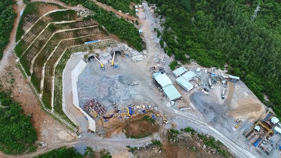 'Kì tích' từ những hầm đường bộ nghìn tỉ xuyên núi, vượt biển Việt Nam - Ảnh 13. 'Kì tích' từ những hầm đường bộ nghìn tỉ xuyên núi, vượt biển Việt Nam - Ảnh 13.