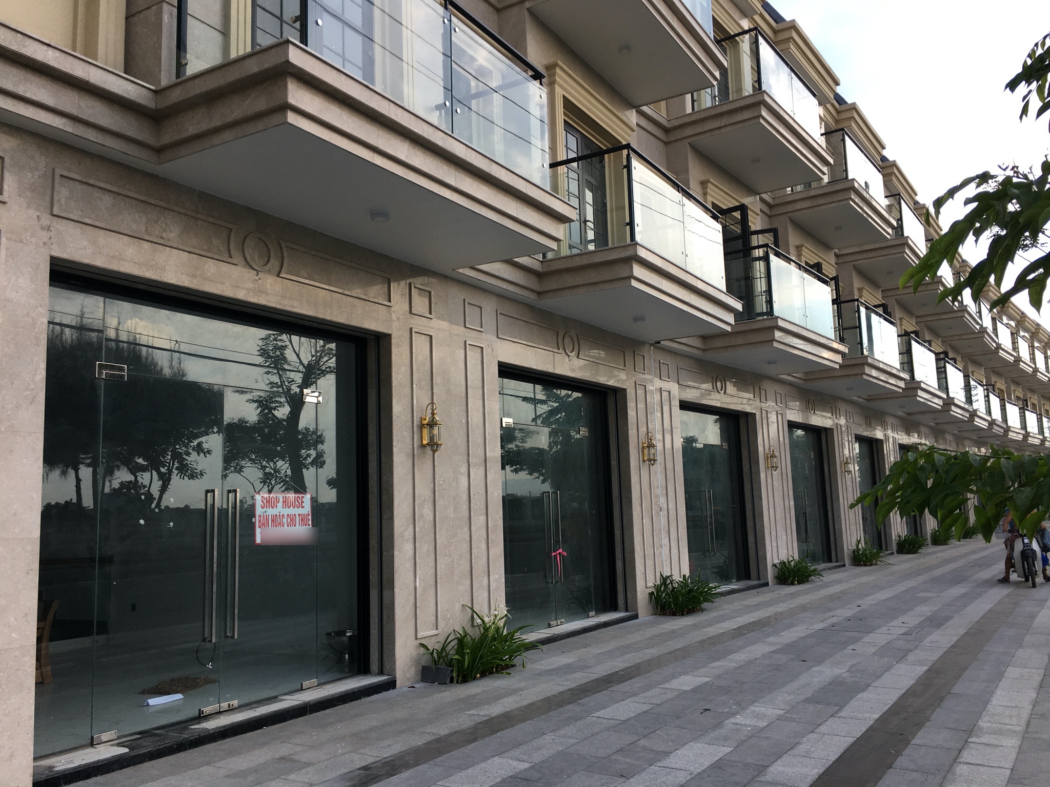 [PhotoStory] Hàng trăm shophouse chục tỉ đồng ở Đà Nẵng ế ẩm người thuê, bỏ hoang - Ảnh 19.