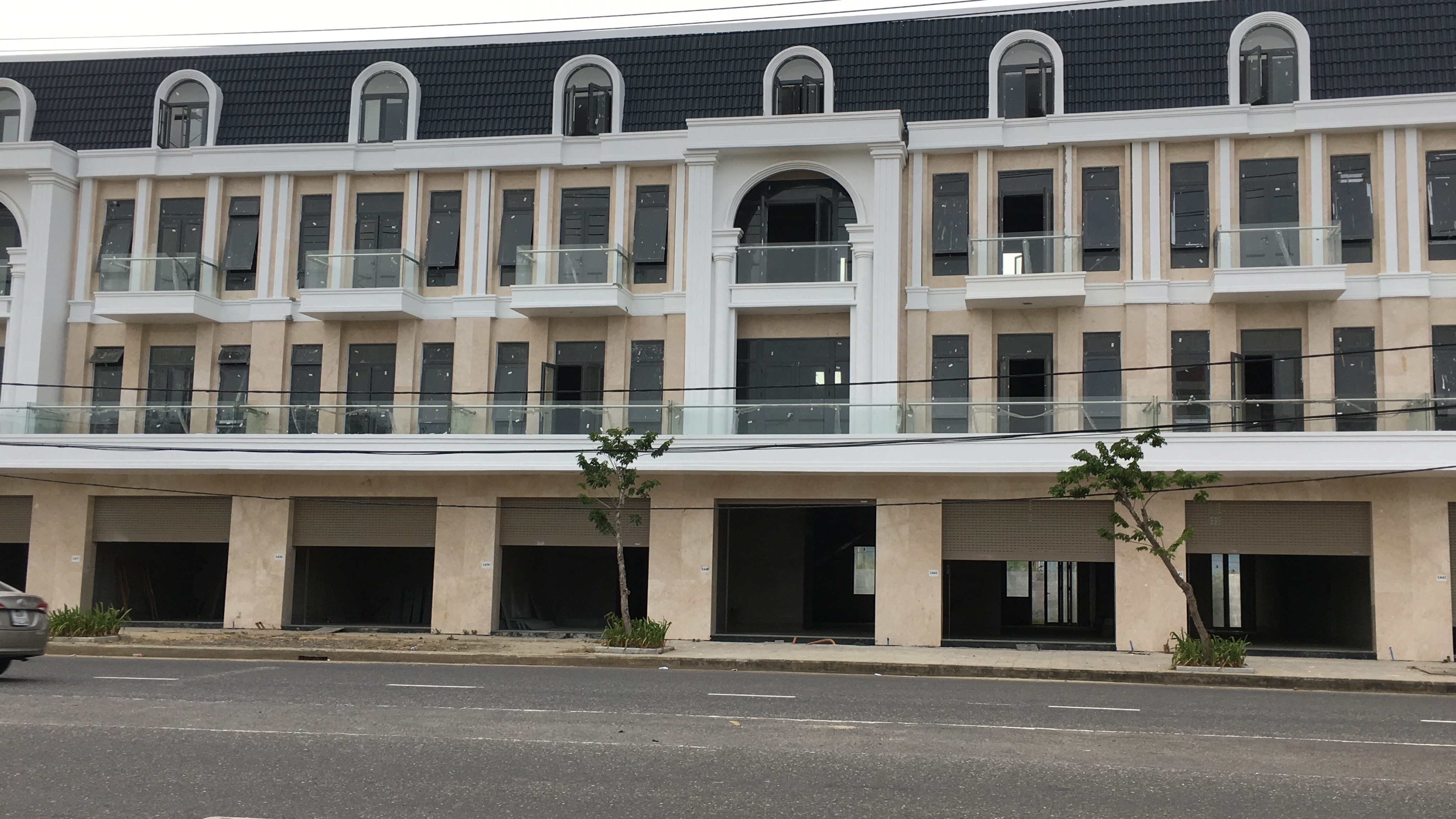 [PhotoStory] Hàng trăm shophouse chục tỉ đồng ở Đà Nẵng ế ẩm người thuê, bỏ hoang - Ảnh 20.