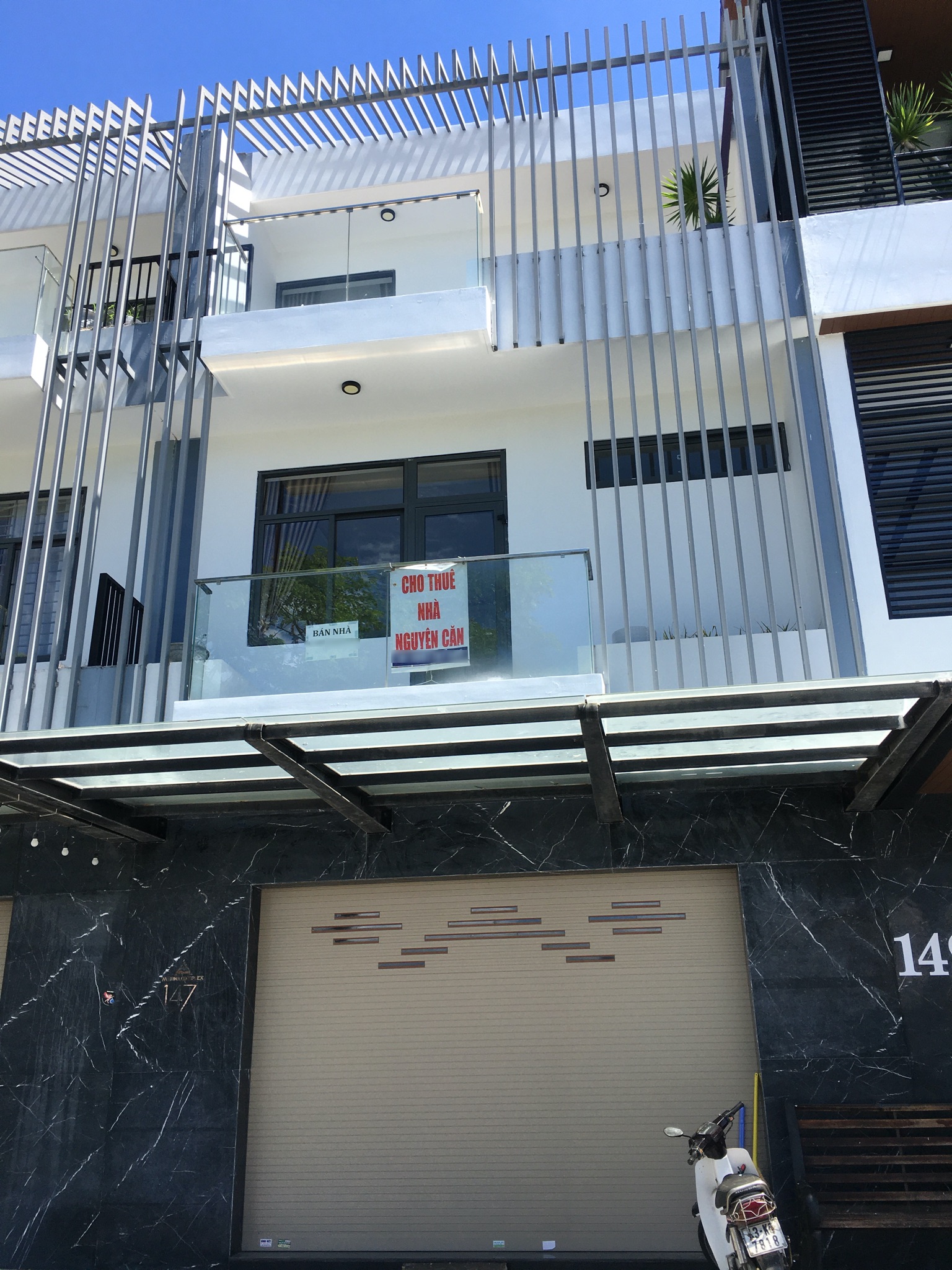 [PhotoStory] Hàng trăm shophouse chục tỉ đồng ở Đà Nẵng ế ẩm người thuê, bỏ hoang - Ảnh 9.