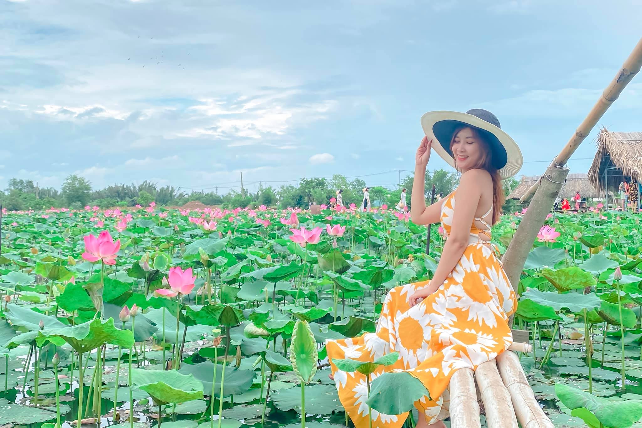 Bật mí 5 địa điểm ngắm hoa cho các cặp đôi nhân ngày 20/10 quanh Sài Gòn - Ảnh 2. Bật mí 5 địa điểm ngắm hoa cho các cặp đôi nhân ngày 20/10 quanh Sài Gòn - Ảnh 2.