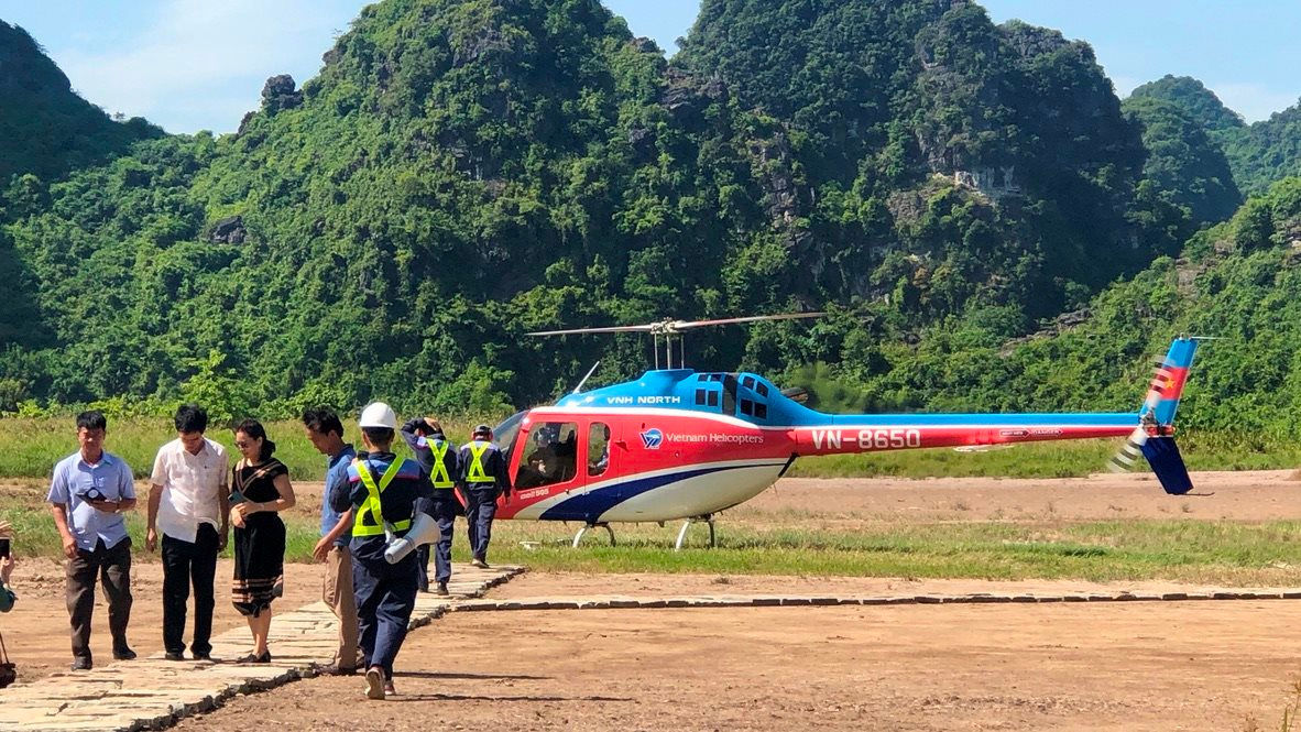 Những điểm du lịch nội địa có dịch vụ bay trực thăng ngắm cảnh - Ảnh 3.
