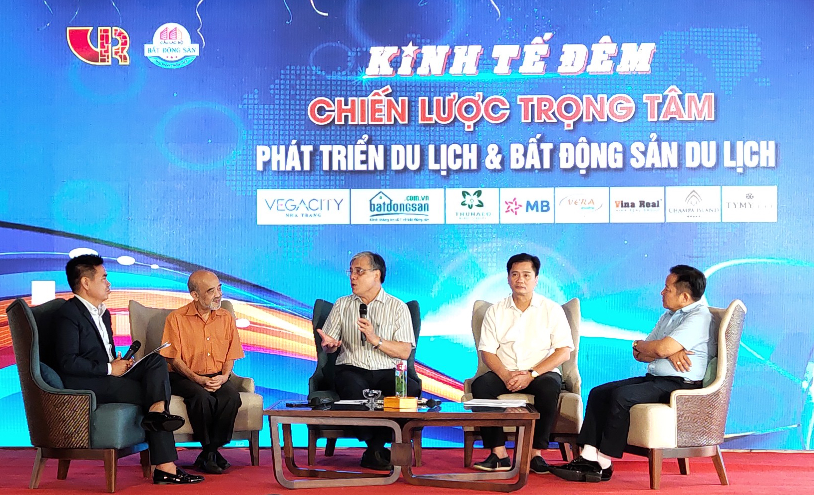 Cơ hội phát triển kinh tế ban đêm trong thời điểm bình thường mới - Ảnh 1. Cơ hội phát triển kinh tế ban đêm trong thời điểm bình thường mới - Ảnh 1.