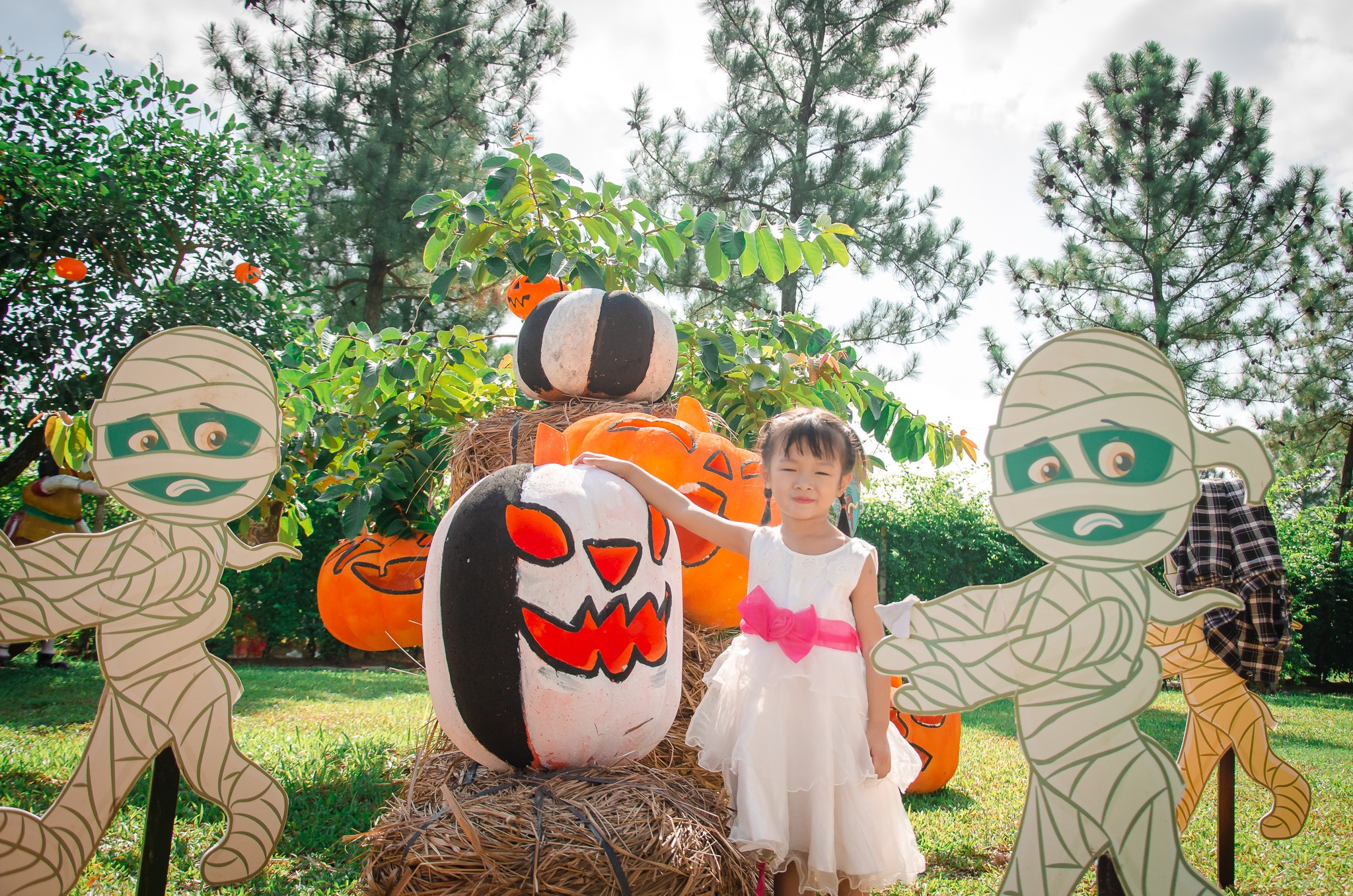 Gợi ý những địa điểm chụp hình Halloween ‘hot’ nhất tại Hà Nội - Ảnh 4. Gợi ý những địa điểm chụp hình Halloween ‘hot’ nhất tại Hà Nội - Ảnh 4.