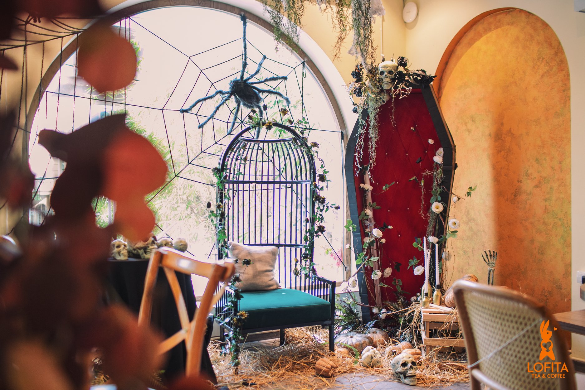 Gợi ý những địa điểm chụp hình Halloween ‘hot’ nhất tại Hà Nội - Ảnh 9. Gợi ý những địa điểm chụp hình Halloween ‘hot’ nhất tại Hà Nội - Ảnh 9.