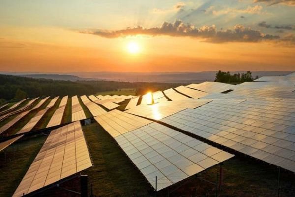 IEA: Điện mặt trời sẽ là 'vua mới' của ngành điện thế giới khi nhu cầu điện toàn cầu tăng cao - Ảnh 2. IEA: Điện mặt trời sẽ là 'vua mới' của ngành điện thế giới khi nhu cầu điện toàn cầu tăng cao - Ảnh 2.