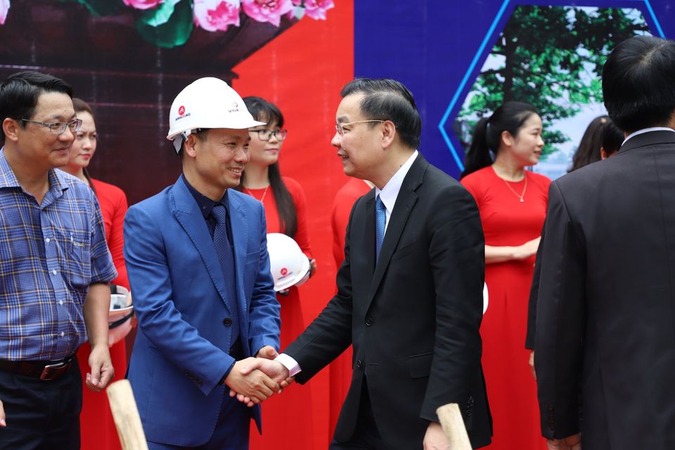 Cách tập đoàn xây dựng tận dụng nhân viên, loa thôn để tìm nhân sự phù hợp - Ảnh 1.