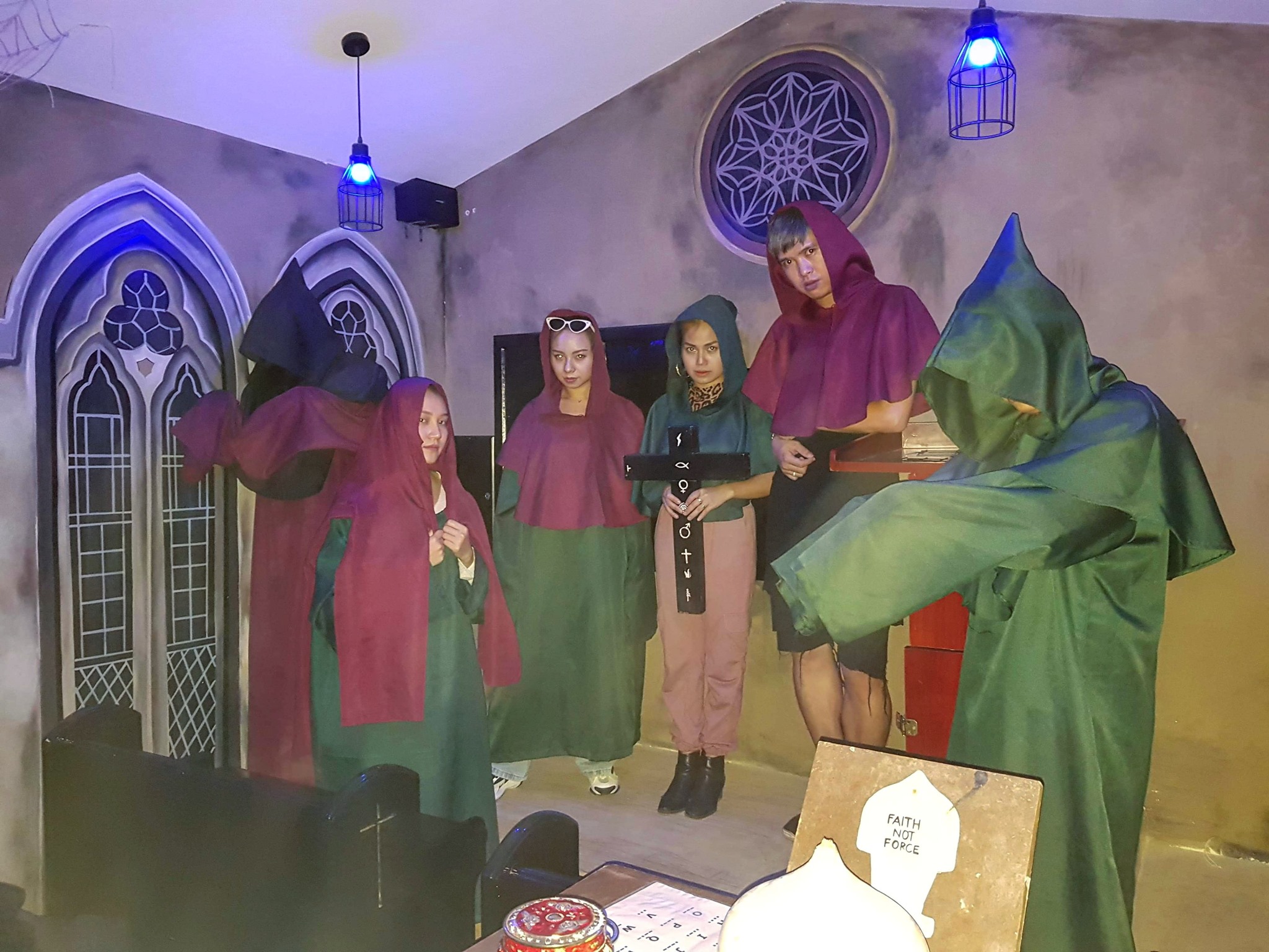 Những địa chỉ chơi game nhập vai Escape The Room gây sốt mùa Halloween năm nay - Ảnh 7. Những địa chỉ chơi game nhập vai Escape The Room gây sốt mùa Halloween năm nay - Ảnh 7.
