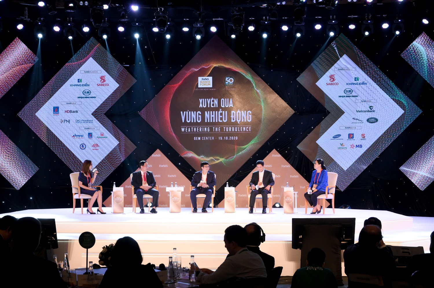 CEO FPT hé lộ cách thức vượt khủng hoảng và giải pháp phục hồi hậu COVID-19 - Ảnh 2.