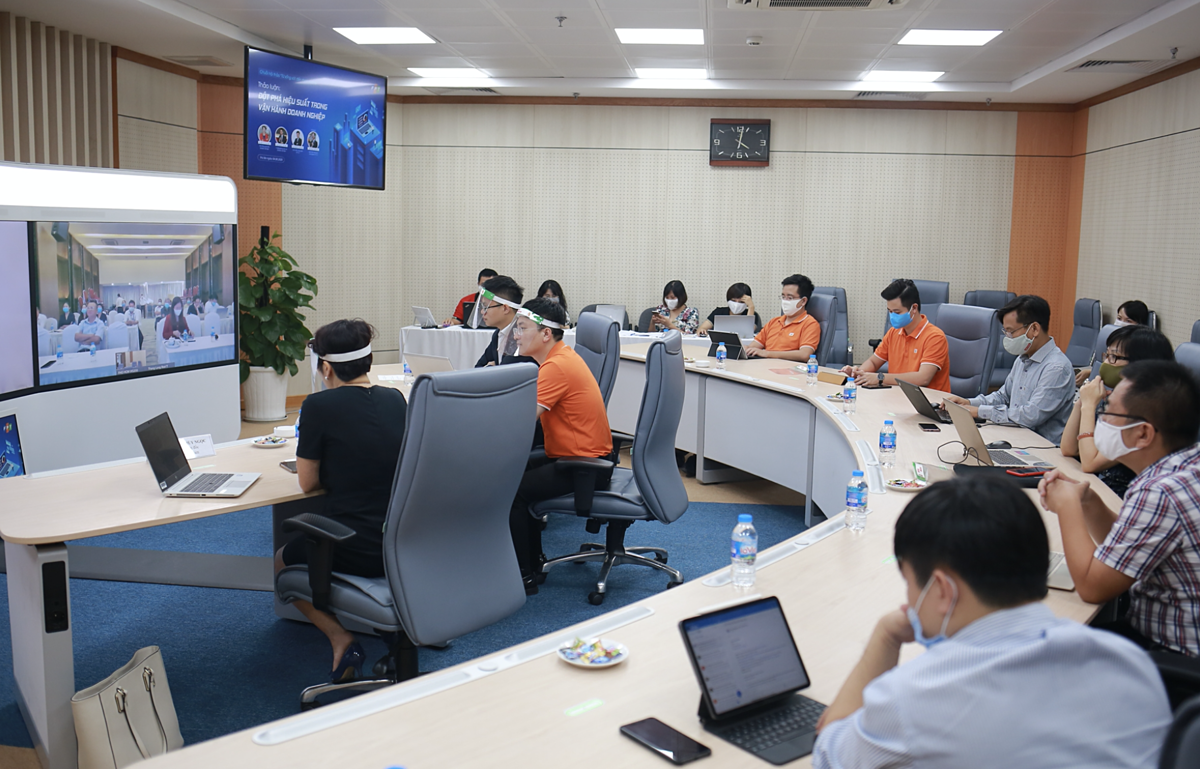 FPT tăng trưởng khá trong mùa dịch Covid-19 nhờ chuyển đổi nhanh 'từ thời bình sang thời chiến' - Ảnh 1. FPT tăng trưởng khá trong mùa dịch Covid-19 nhờ chuyển đổi nhanh 'từ thời bình sang thời chiến' - Ảnh 1.