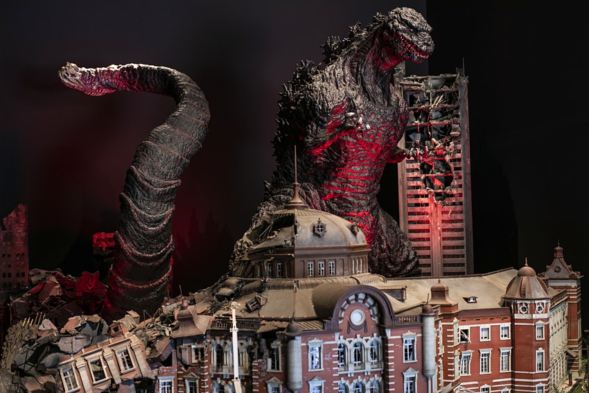 Trải nghiệm trượt zipline vào miệng quái thú Godzilla tại đảo Awaji, Nhật Bản - Ảnh 4.