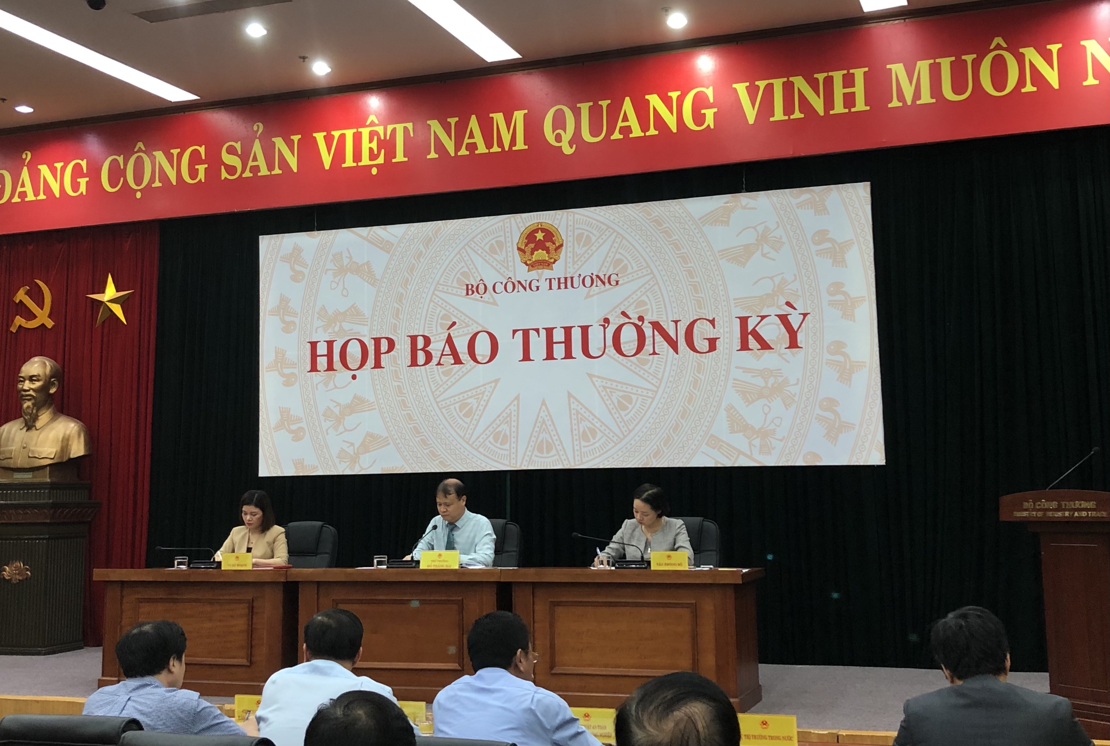 Tháo gỡ khó khăn trong đứt gãy nguồn cung do ảnh hưởng bởi COVID-19 - Ảnh 1. Tháo gỡ khó khăn trong đứt gãy nguồn cung do ảnh hưởng bởi COVID-19 - Ảnh 1.