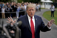 Tài chính thế giới biến động lớn sau tin Trump nhiễm Covid-19