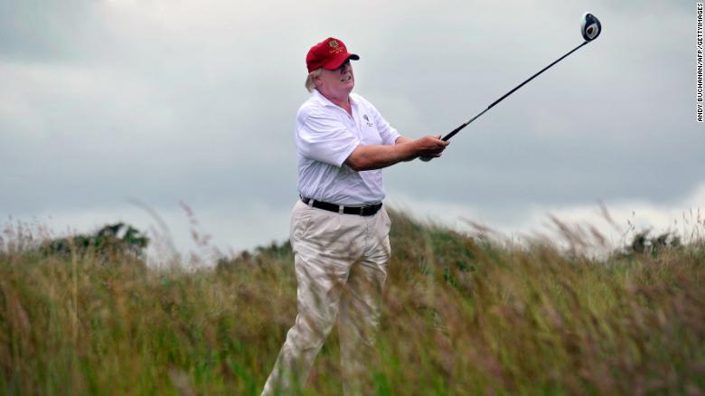 Tuổi tác và cân nặng của ông Trump khiến COVID-19 đặc biệt nguy hiểm - Ảnh 1. Tuổi tác và cân nặng của ông Trump khiến COVID-19 đặc biệt nguy hiểm - Ảnh 1.
