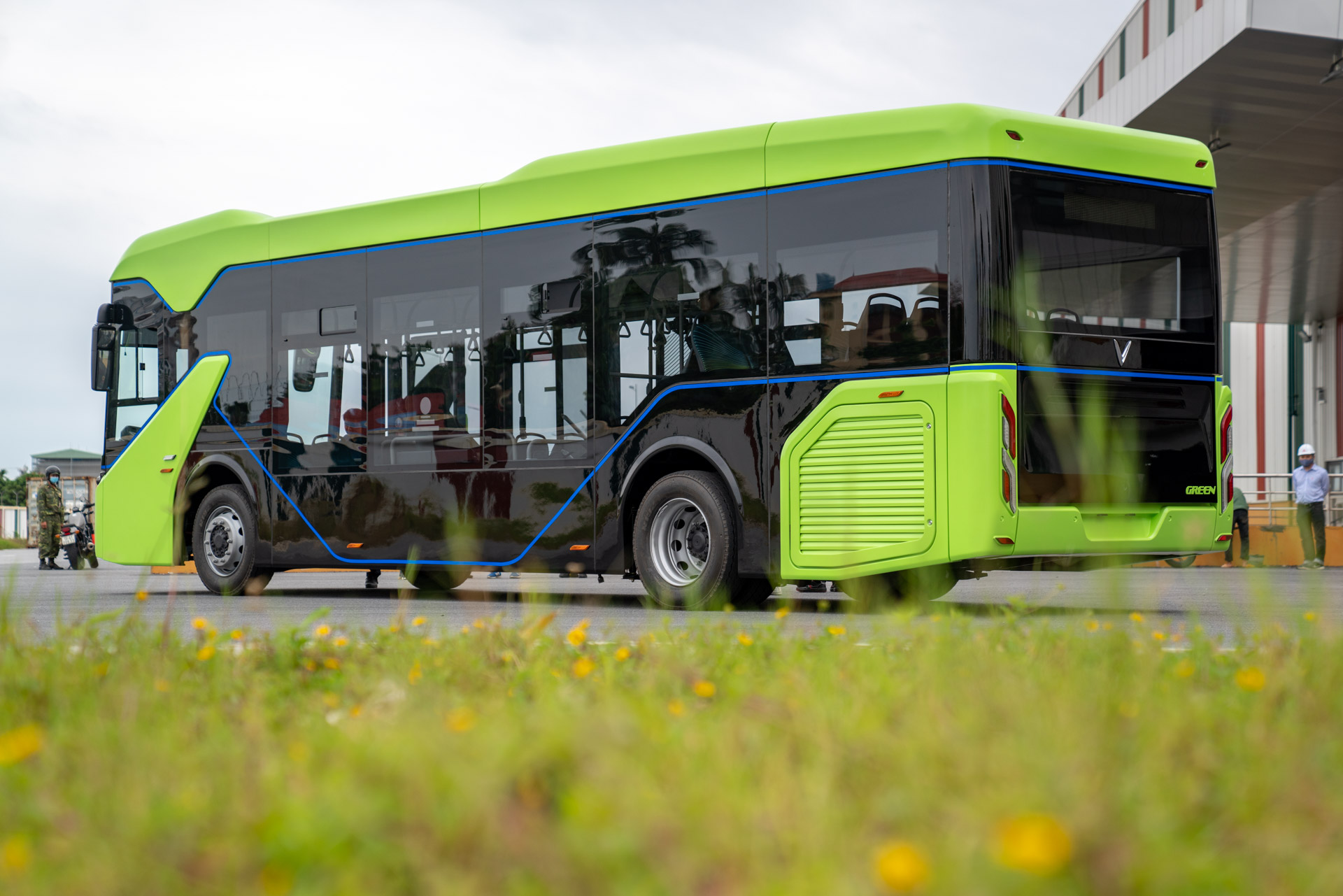 Vingroup chạy thử thành công xe bus điện đầu tiên ở Việt Nam - Ảnh 3. Vingroup chạy thử thành công xe bus điện đầu tiên ở Việt Nam - Ảnh 3.