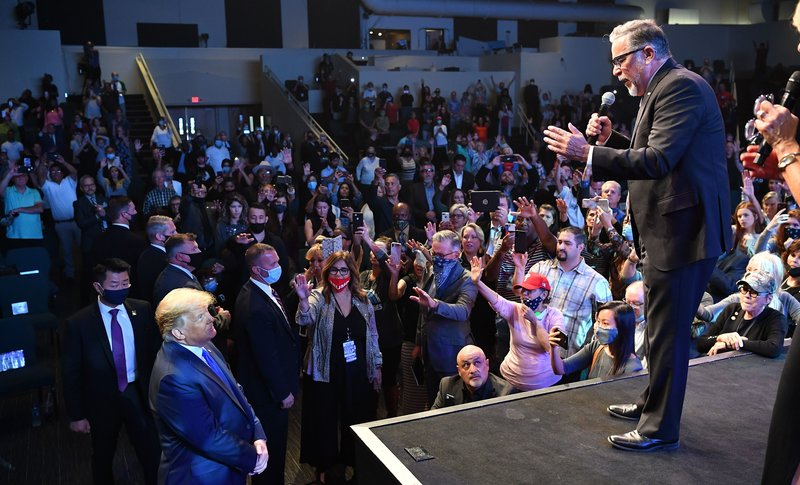 Chiến dịch tranh cử của ông Biden cảnh báo: 'Donald Trump vẫn có thể chiến thắng cuộc đua' - Ảnh 2.