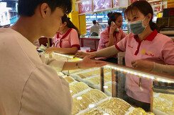 So sánh giá vàng hôm nay 21/10: SJC bất ngờ tăng 250.000 đồng/lượng