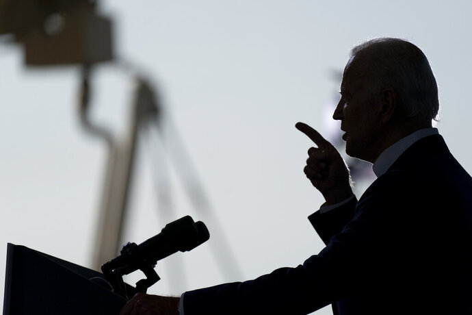 Vì sao ông Trump lại làm ầm về mối quan hệ của ông Biden với Ukraine? - Ảnh 1. Vì sao ông Trump lại làm ầm về mối quan hệ của ông Biden với Ukraine? - Ảnh 1.