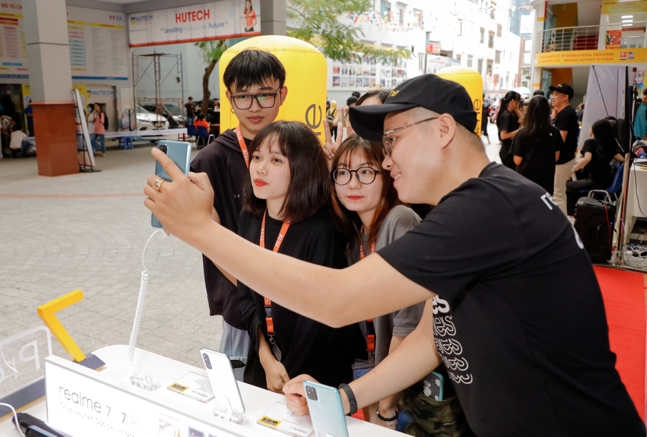 Tăng cường môn học truyền thông thời video nhờ... smartphone - Ảnh 2. Tăng cường môn học truyền thông thời video nhờ... smartphone - Ảnh 2.