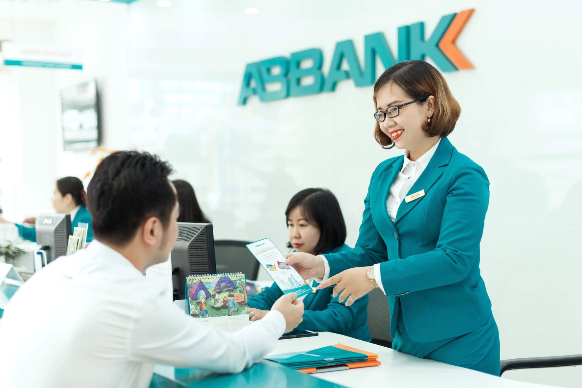 ABBank lãi gần 1.000 tỉ đồng trước thuế, tỉ lệ nợ xấu lên mức 2,77% - Ảnh 1. ABBank lãi gần 1.000 tỉ đồng trước thuế, tỉ lệ nợ xấu lên mức 2,77% - Ảnh 1.