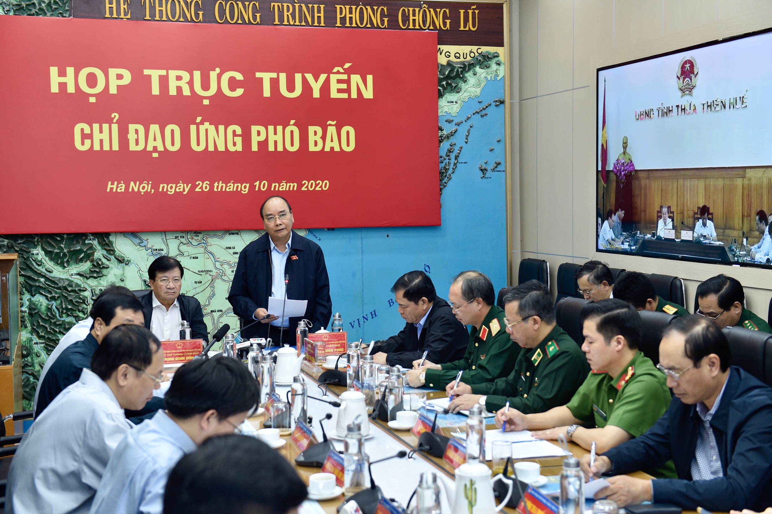 Thủ tướng chủ trì họp khẩn cấp ứng phó bão số 9 - Ảnh 1.
