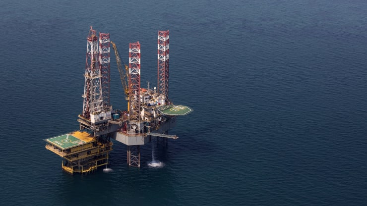 Giá xăng dầu hôm nay 28/10: Dầu tiếp tục giảm do nguồn cung tăng cao - Ảnh 1.