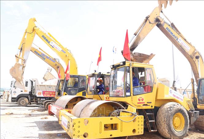 Bộ Giao thông Vận tải phê duyệt thêm hai gói thầu dự án cao tốc Bắc – Nam gần 3.000 tỉ đồng - Ảnh 1. Bộ Giao thông Vận tải phê duyệt thêm hai gói thầu dự án cao tốc Bắc – Nam gần 3.000 tỉ đồng - Ảnh 1.