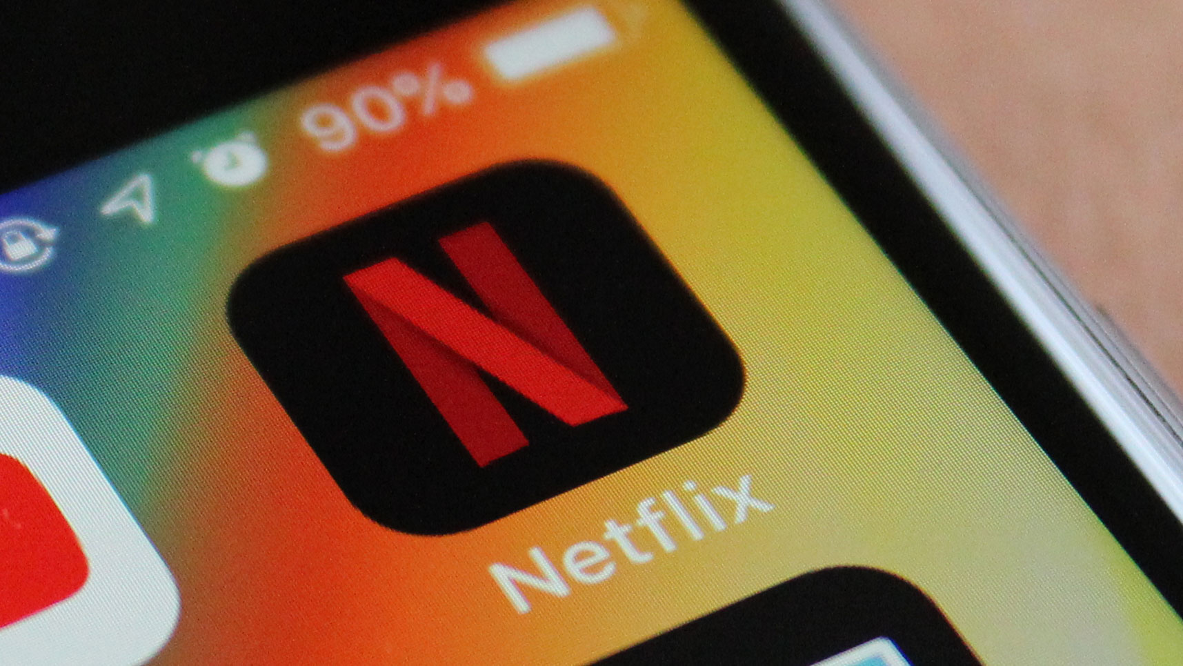 Netflix tăng giá thuê bao tháng cho hai gói tiêu chuẩn và cao cấp - Ảnh 1.