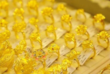 So sánh giá vàng hôm nay 31/10: SJC bật tăng 300.000 đồng/lượng vào phiên cuối tuần