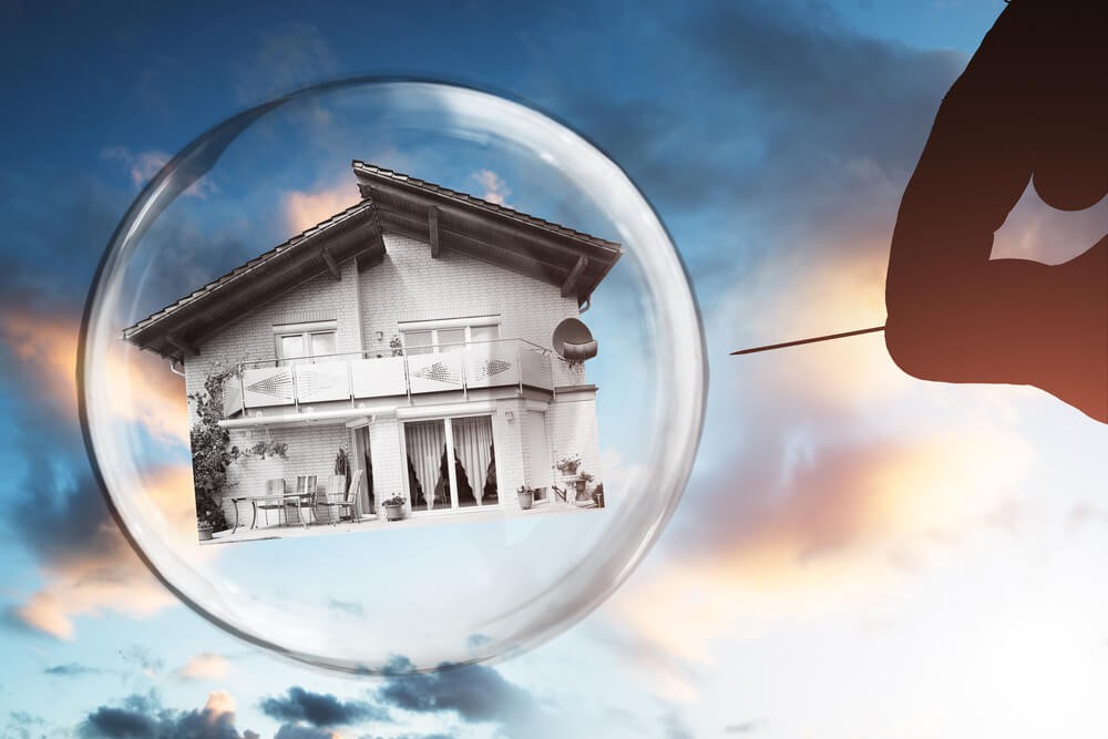 Những thành phố tiềm ẩn nguy cơ vỡ bong bóng nhà đất trên thế giới - Ảnh 2.