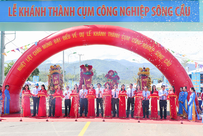 Khánh Hòa khánh thành Cụm công nghiệp Sông Cầu hơn 240 tỉ đồng - Ảnh 1. Khánh Hòa khánh thành Cụm công nghiệp Sông Cầu hơn 240 tỉ đồng - Ảnh 1.