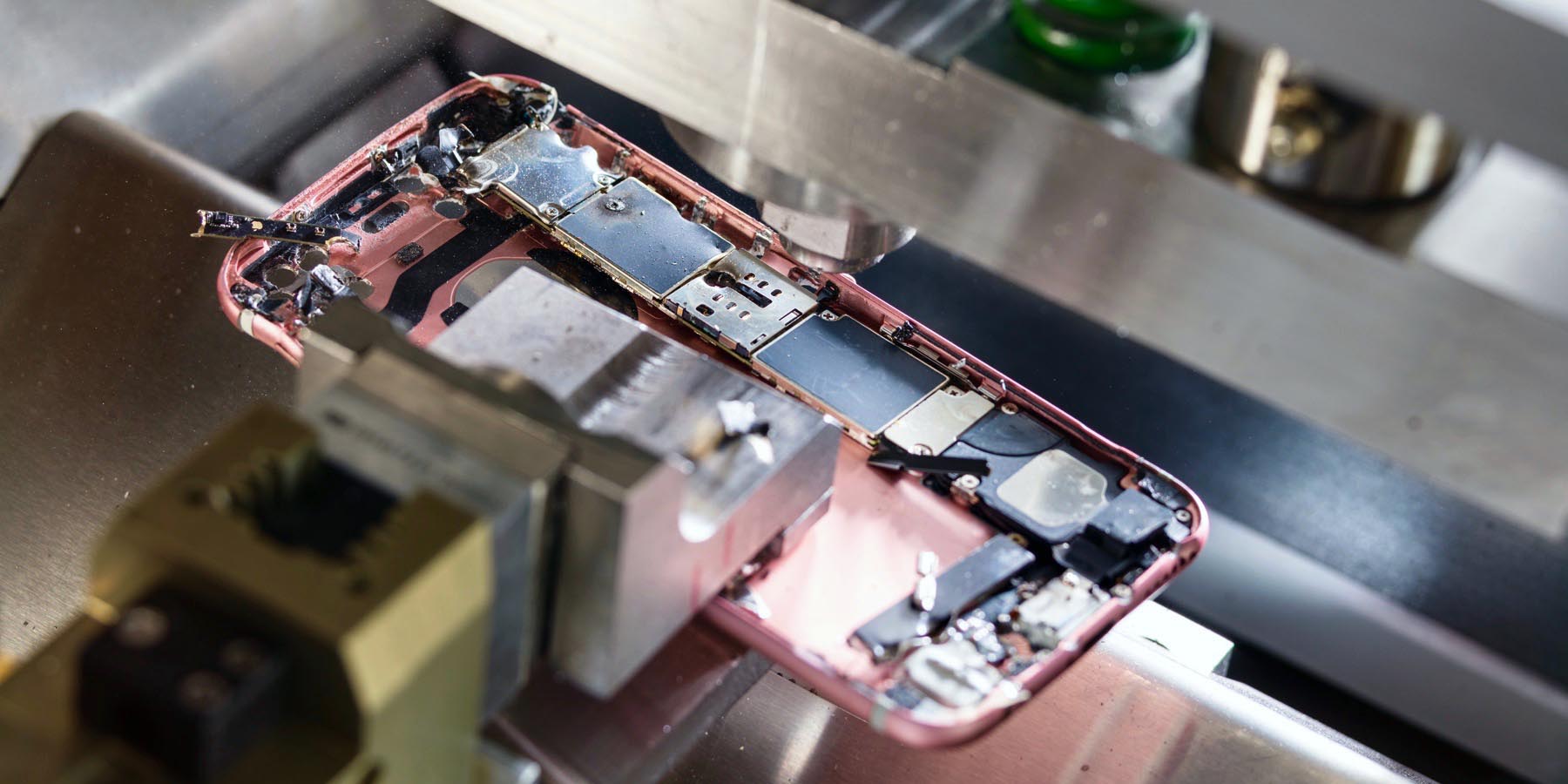 Đối tác tái chế của Apple bán trộm hơn 103.000 thiết bị để kiếm lời - Ảnh 1.
