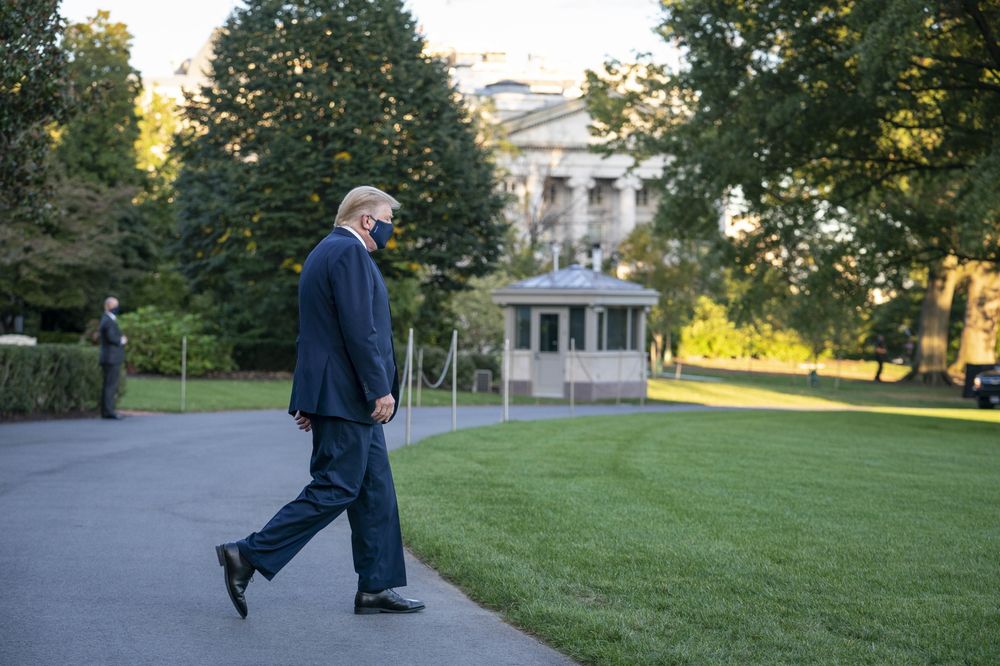 Bệnh tình của ông Trump phơi bày căng thẳng trên thị trường chứng khoán Mỹ - Ảnh 1. Bệnh tình của ông Trump phơi bày căng thẳng trên thị trường chứng khoán Mỹ - Ảnh 1.