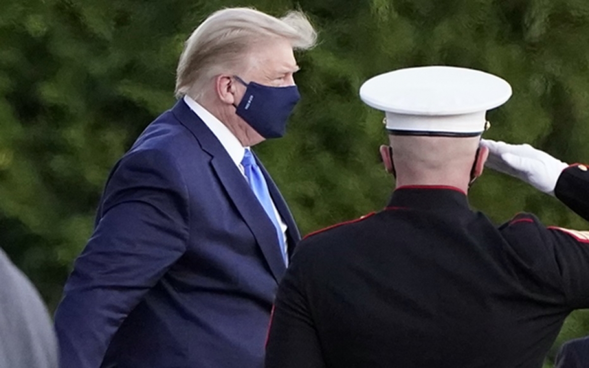 Cho Tổng thống Donald Trump dùng kháng sinh thử nghiệm trị COVID-19, hãng dược lâm vào tình cảnh éo le - Ảnh 1. Cho Tổng thống Donald Trump dùng kháng sinh thử nghiệm trị COVID-19, hãng dược lâm vào tình cảnh éo le - Ảnh 1.