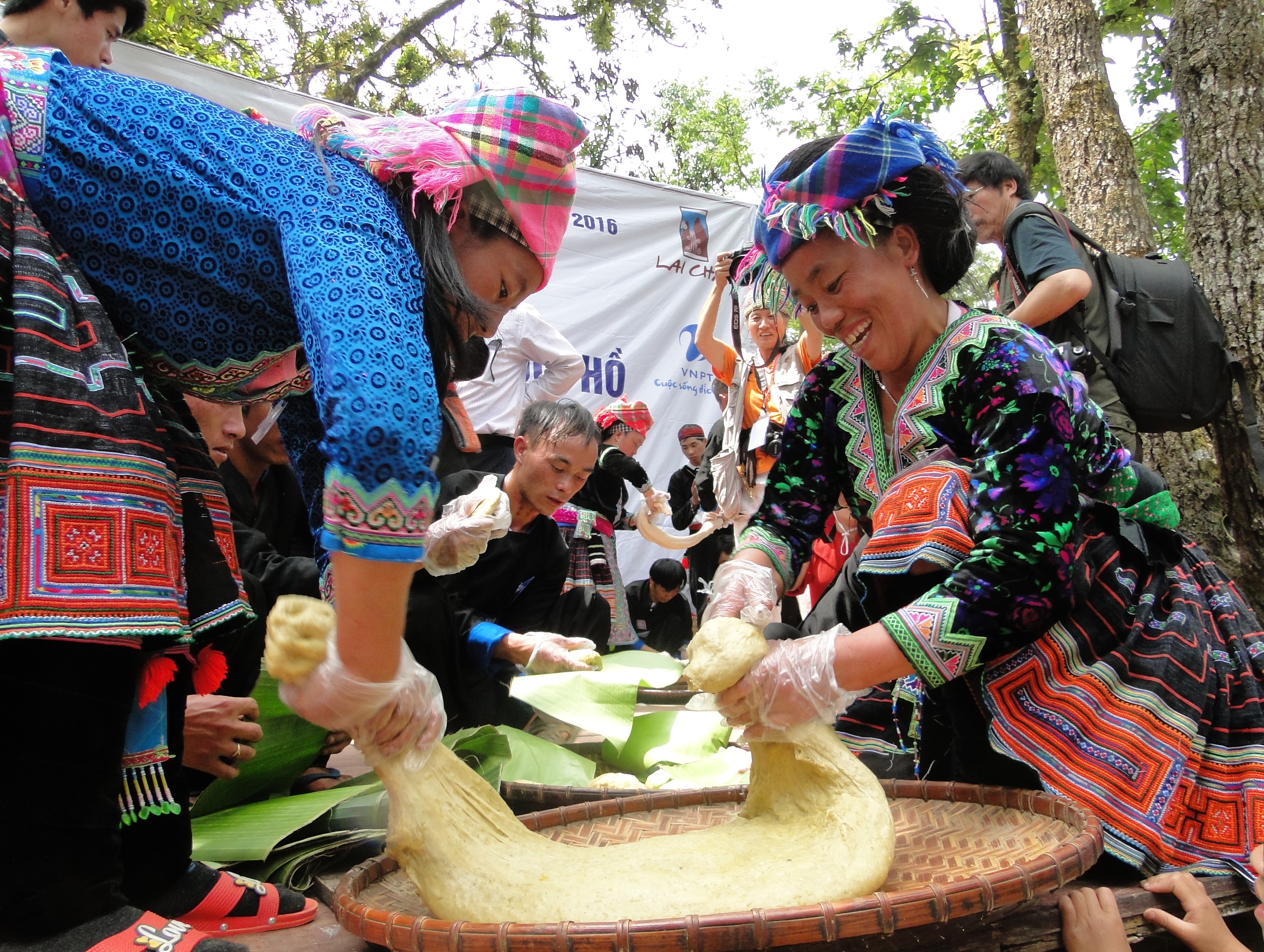 Du lịch Sơn La, đừng quên thưởng thức đặc sản bánh dày thơm ngon nức tiếng vùng Tây Bắc  - Ảnh 7.