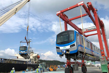 Tàu metro số 1 cập cảng Khánh Hội