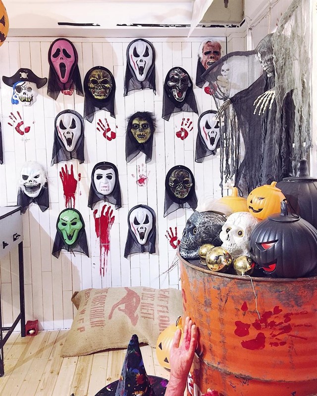 “Đột nhập” 5 quán cà phê ma mị đậm chất Halloween tại Sài Gòn - Ảnh 13.
