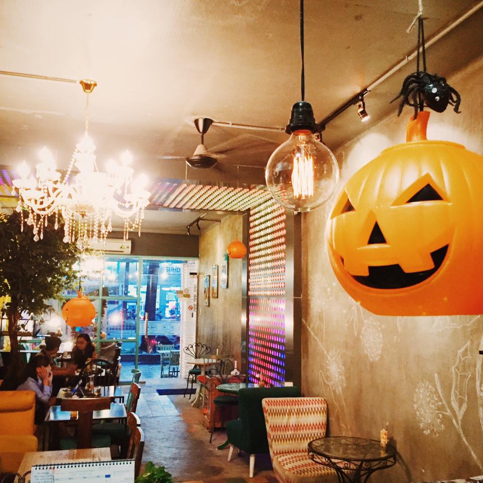 “Đột nhập” 5 quán cà phê ma mị đậm chất Halloween tại Sài Gòn - Ảnh 5.
