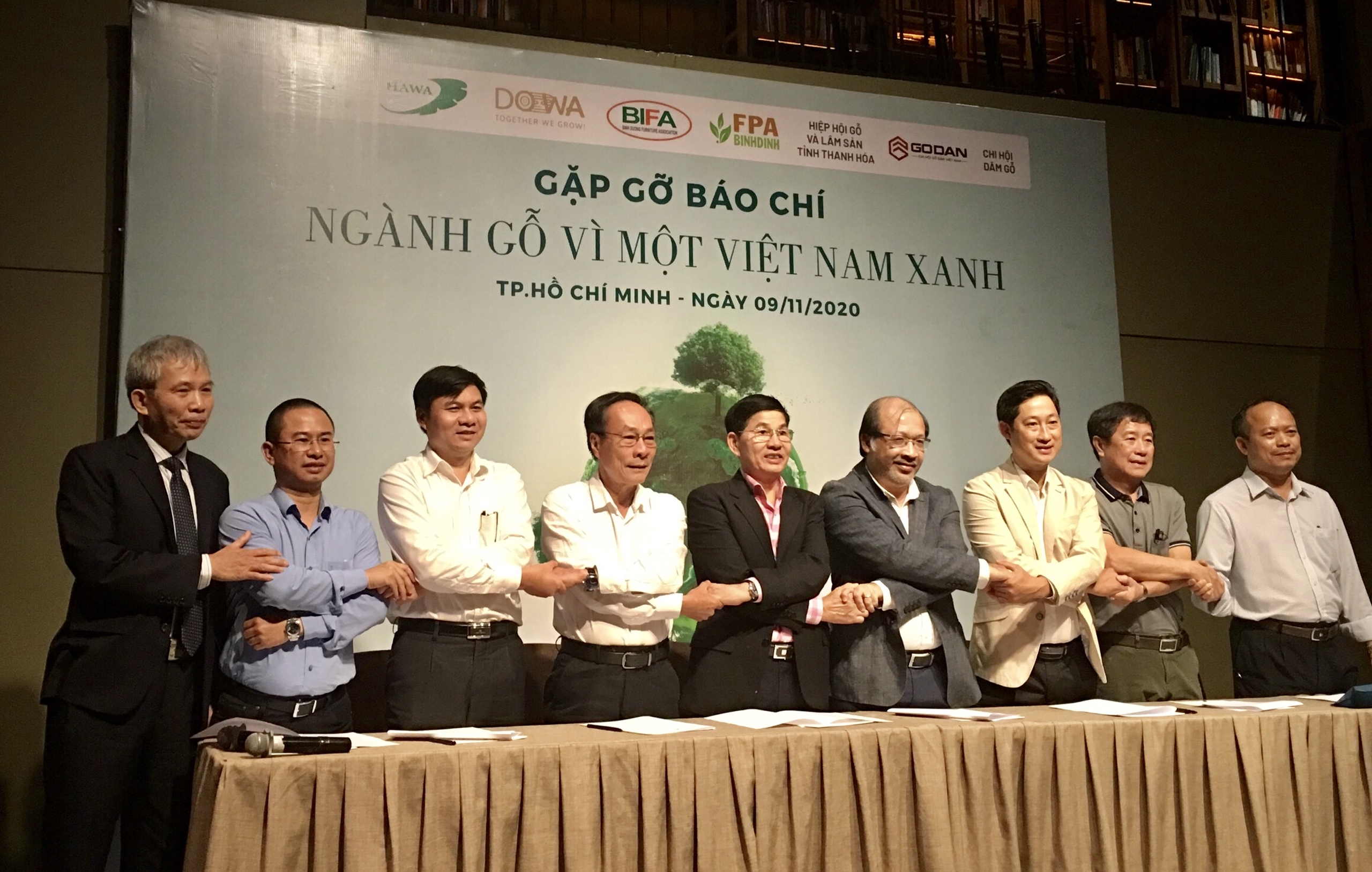 Các hiệp hội gỗ Việt cam kết 'Nói không với gỗ bất hợp pháp' - Ảnh 1.