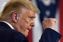 Ông Trump tiếp tục trừng phạt quan chức Trung Quốc, báo hiệu nhiều sóng gió trong hai tháng cuối nhiệm kì