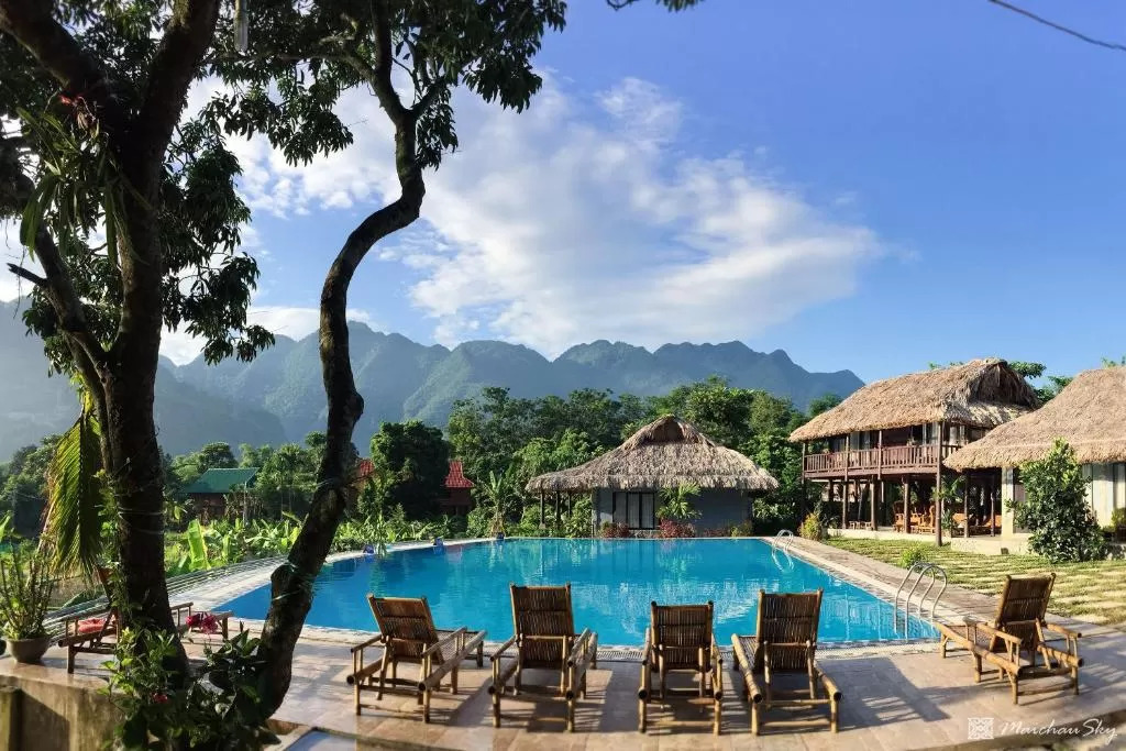 Top 3 resort Hòa Bình có hồ bơi ngoài trời được du khách đánh giá cao - Ảnh 1. Top 3 resort Hòa Bình có hồ bơi ngoài trời được du khách đánh giá cao - Ảnh 1.