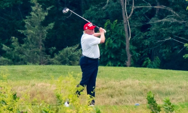 Ông Trump làm gì khi Mỹ ghi nhận 1,2 triệu ca COVID-19 trong một tuần? - Ảnh 2.