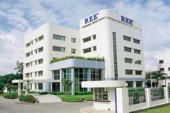 REE chuyển nhượng thành công 12/14 cổ phiếu mảng điện cho công ty con