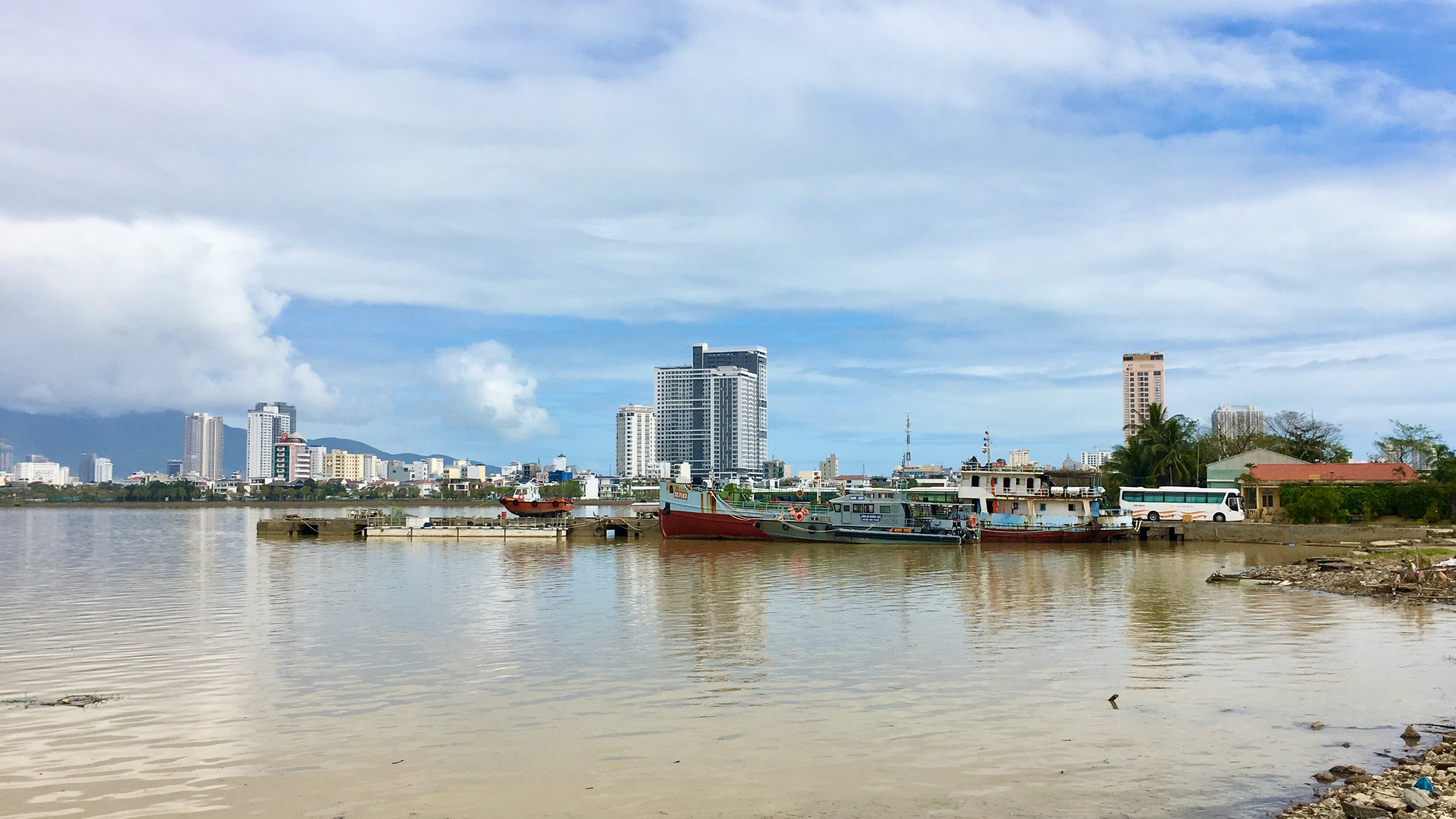 Hai vị trí ven sông Hàn Đà Nẵng kêu gọi đầu tư bến du thuyền quốc tế - Ảnh 1.