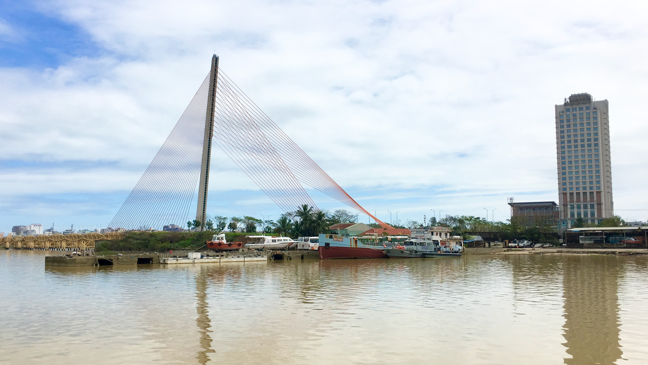 Hai vị trí ven sông Hàn Đà Nẵng kêu gọi đầu tư bến du thuyền quốc tế - Ảnh 2.