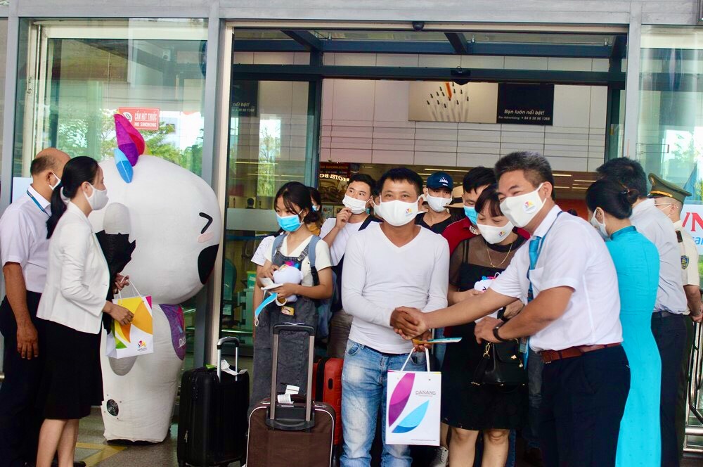 Doanh nghiệp Đà Nẵng tung loạt gói du lịch hấp dẫn cuối năm, người dân hưởng lợi - Ảnh 1. Doanh nghiệp Đà Nẵng tung loạt gói du lịch hấp dẫn cuối năm, người dân hưởng lợi - Ảnh 1.