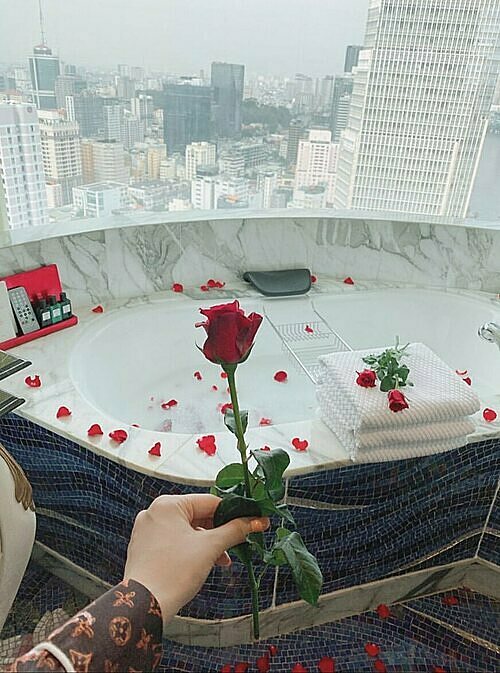 Cách đặt phòng tân hôn ở khách sạn cho cặp đôi mới cưới - Ảnh 3. Cách đặt phòng tân hôn ở khách sạn cho cặp đôi mới cưới - Ảnh 3.