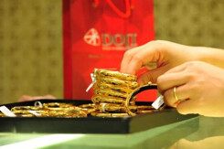 So sánh giá vàng hôm nay 23/11: Vàng SJC cao hơn thế giới 3,7 triệu đồng/lượng