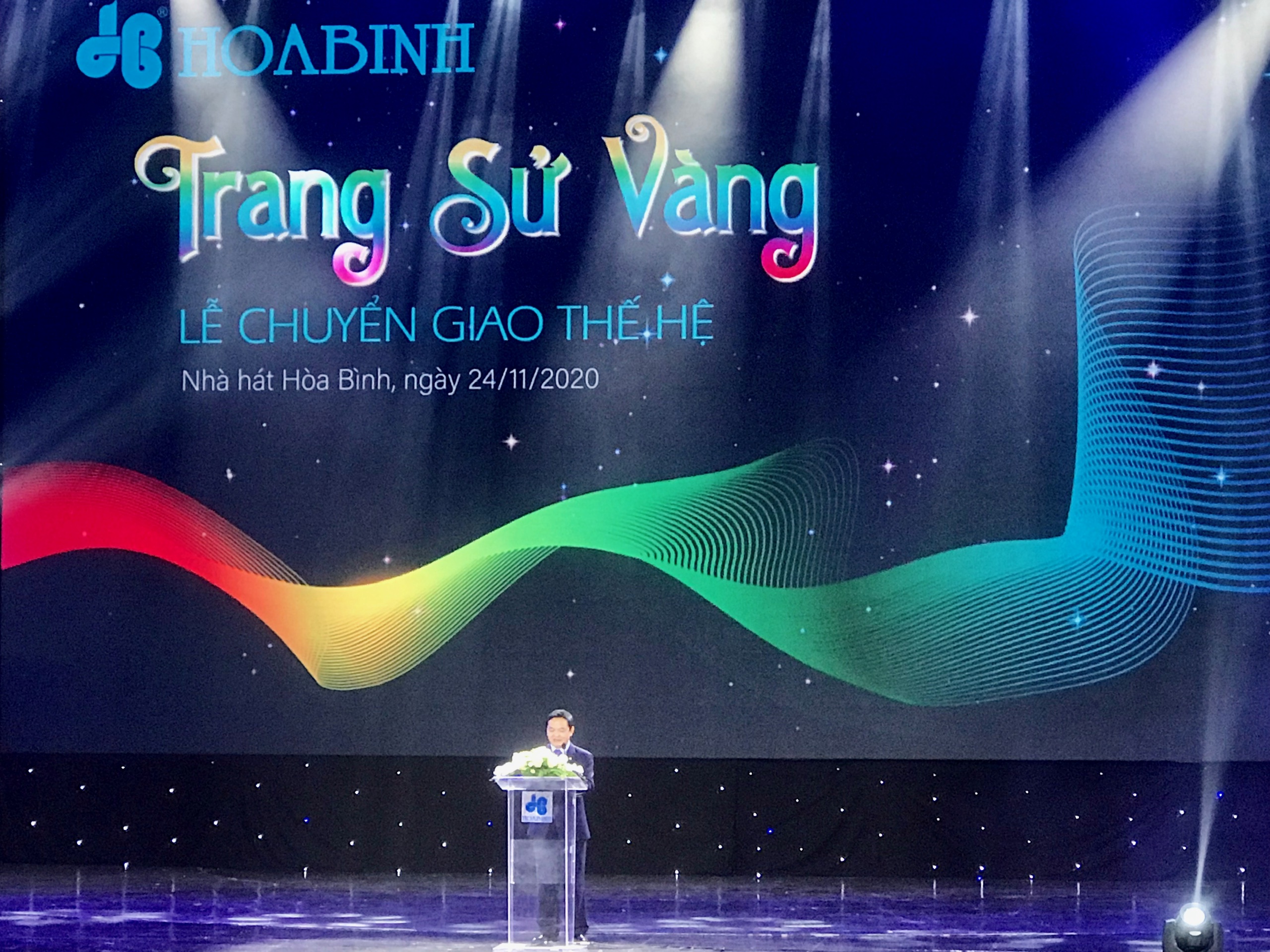 Chủ tịch HBC chuyển giao quyền lực cho thế hệ thứ hai, khởi động mục tiêu chinh phục thị trường xuất khẩu - Ảnh 1. Chủ tịch HBC chuyển giao quyền lực cho thế hệ thứ hai, khởi động mục tiêu chinh phục thị trường xuất khẩu - Ảnh 1.