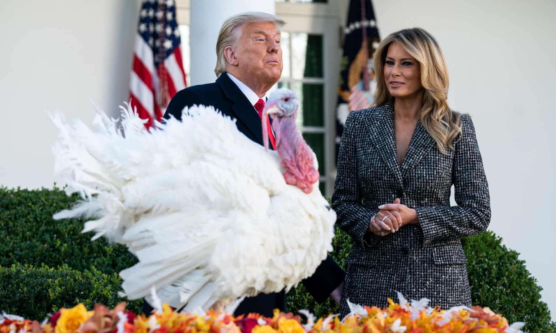 Những mũi tiến công mang lại hi vọng chiến thắng cho ông Trump - Ảnh 1. Những mũi tiến công mang lại hi vọng chiến thắng cho ông Trump - Ảnh 1.